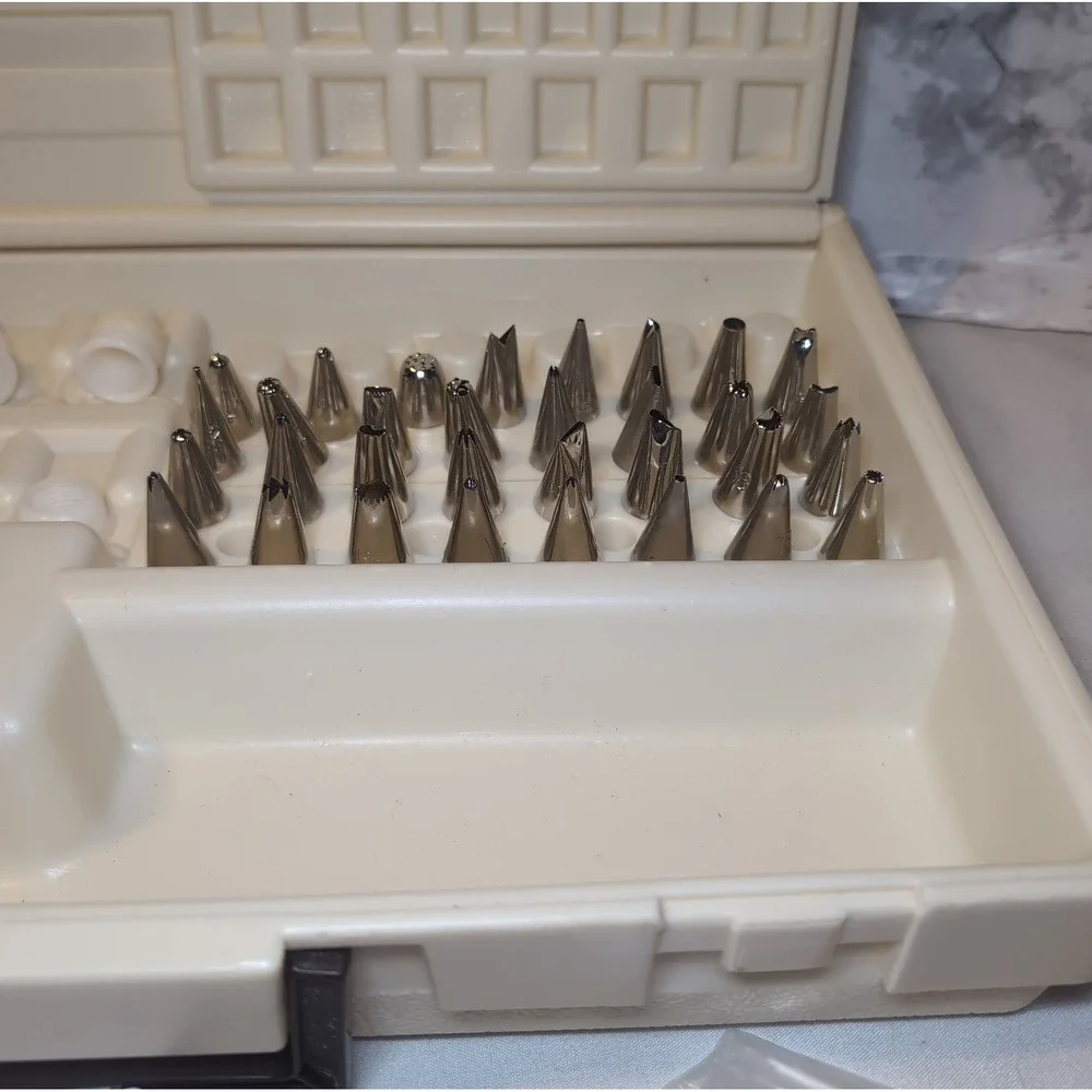 Cake Pastry Tool Storage Hard Case Organizer Wilton Kit W/ Tips 16